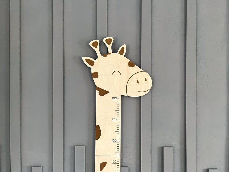 Giraffe groeimeter Houten groeimeter Houten kinderkamer Decor Houten hoogtemeter voor kinderen Gepersonaliseerde groeimeter Gepersonaliseerde liniaal afbeelding 2