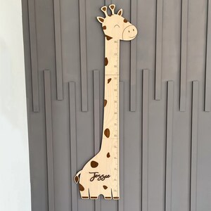 Grafico di crescita della giraffa Grafico di crescita in legno Decorazione della cameretta in legno Grafico di altezza in legno per bambini Grafico di crescita personalizzato Righello personalizzato immagine 8