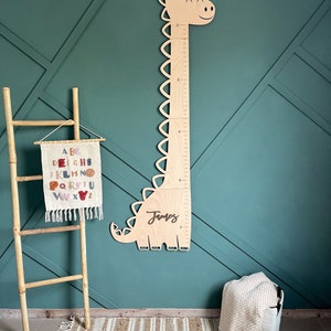 Giraffe groeimeter Houten groeimeter Houten kinderkamer Decor Houten hoogtemeter voor kinderen Gepersonaliseerde groeimeter Gepersonaliseerde liniaal afbeelding 6