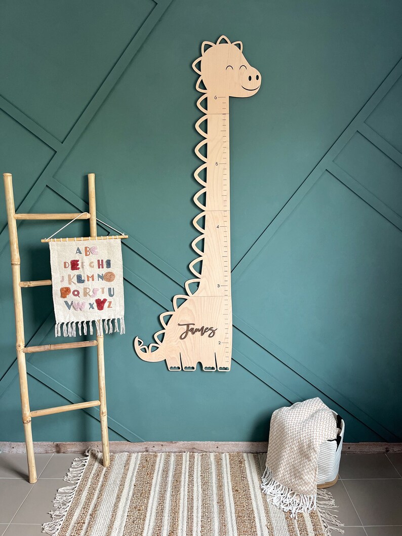 Giraffe groeimeter Houten groeimeter Houten kinderkamer Decor Houten hoogtemeter voor kinderen Gepersonaliseerde groeimeter Gepersonaliseerde liniaal afbeelding 6