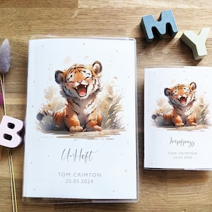 Tiger U-boekje & vaccinatiebewijs omslag | oerwoud | Personaliseerbare naam en datum | U-boekje met vak | Omslag examenboekje | Vaccinatiecertificaat dekking
