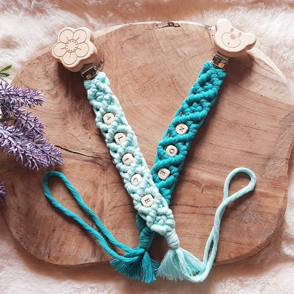 Personalized macramé pacifier clip // Birth gift //