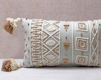 Funda de almohada lumbar azul claro, cojín de algodón bordado con borlas, decoración estilo boho.