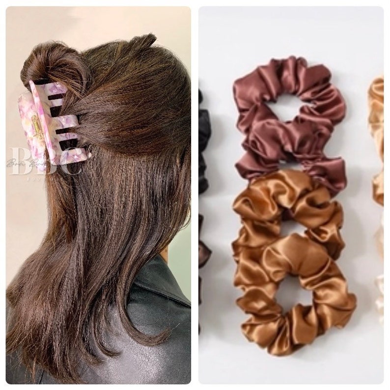 K&ouml;nnte beinhalten: Ein zweiteiliges Bild mit Haaraccessoires. Links h&auml;lt eine hellrosa und wei&szlig; marmorierte Haarspange dunkles braunes Haar. Rechts werden mehrere Seiden-Haargummis in Braun- und Goldt&ouml;nen gezeigt.