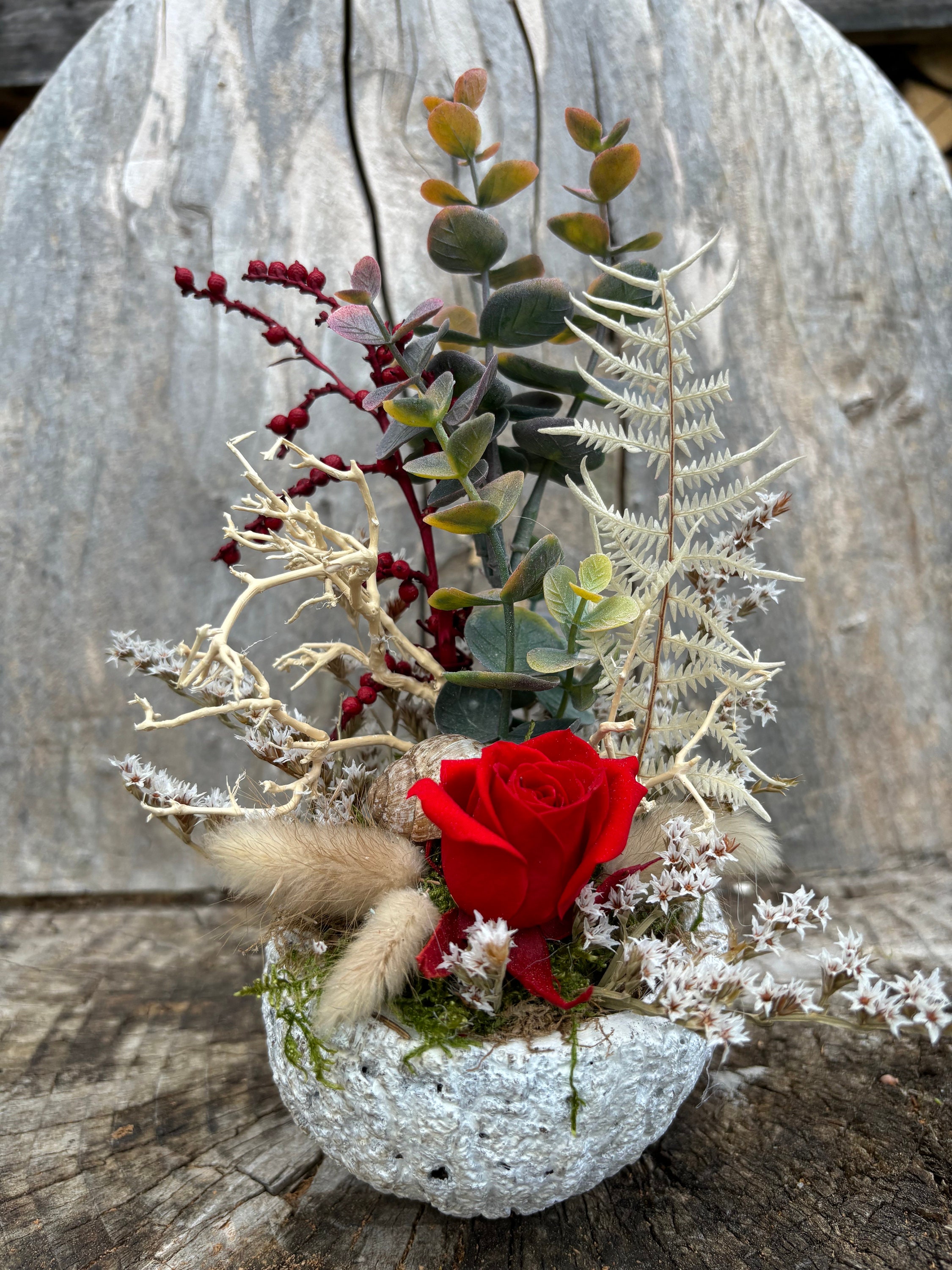 Gesteck mit trockenblumen