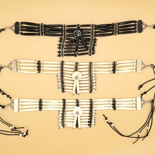 Handgemaakte Buffalo Bone en Wood Native American Chokers met borstplaat