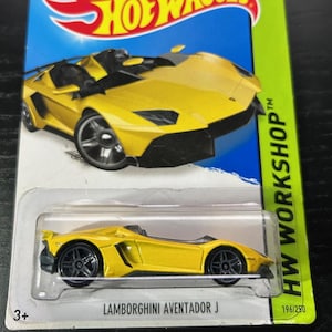 Hot Wheels Lamborghini Aventador J - geel met zwart interieur - lange kaart 2014 - moeilijk te vinden verzamelaarsminiatuurmodel 1/64