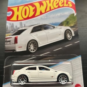 Hot Wheels 2009 Cadillac CTS-V - Weiß mit schwarzem Innenraum - Lange Karte - Schwer zu finden Sammler Miniatur Modell 1/64