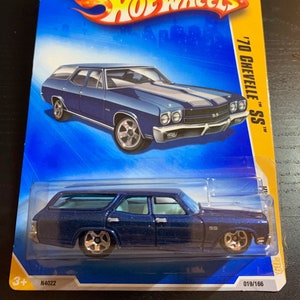 Hot Wheels 1970 Chevrolet Chevelle SS Wagon-Blue With White Stripes-2009 Long Card -Hard to Find Collector Miniature Model 1/64