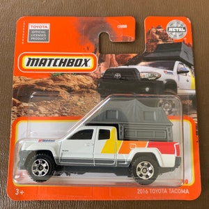 Streichholzschachtel 2016 BMW Tacoma-Weiss Mit Camping Top-Kurze Karte-Schwer zu Finden Sammler Miniatur Modell 1/64