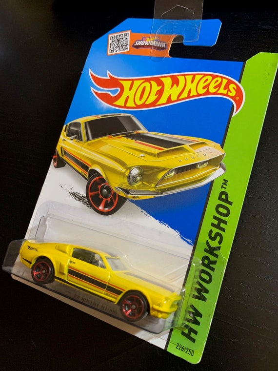 Hot Wheels 1968 Ford Shelby GT-500-Amarillo con rayas negras