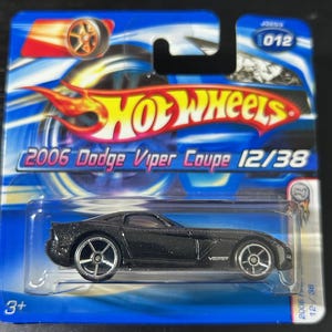 Hot Wheels 2006 Dodge Viper Coupé-Schwarz mit weißen Streifen-Erste Editionen-Kurze Karte-schwer Sammler Miniatur Modell 1/64 zu finden