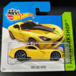 Hot Wheels 2013 Dodge SRT Viper - Gelb mit schwarzen Streifen - 2014 Kurze Karte -Schwer zu finden Sammler Miniatur Modell 1/64