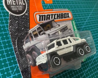 マッチボックス メルセデス・ベンツ G63 AMG 6X6 - ホワイト＆ブラック