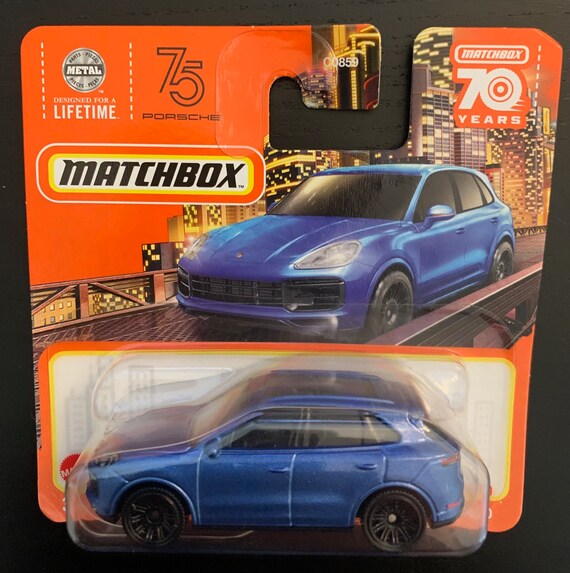Matchbox Porsche Cayenne Turbo blue With Black Interior short Card
