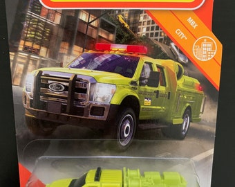 Matchbox Ford F-550 Super Duty Toy Truck - Neon Yellow, 22/100 Series, With Flashing Light