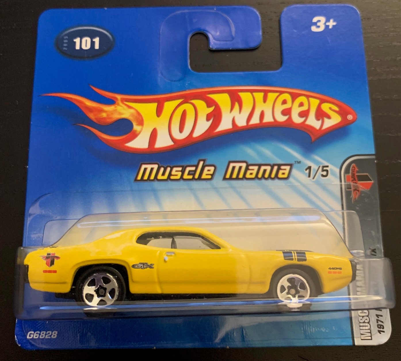 Hot Wheels 1971 Plymouth Gtx yellow With Black Stripes short Card