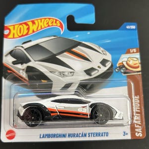 Hot Wheels Lamborghini Huracan Sterato-Weiß mit schwarzen Rädern-kurze Karte-schwer zu finden Sammler Miniatur Modell 1/64