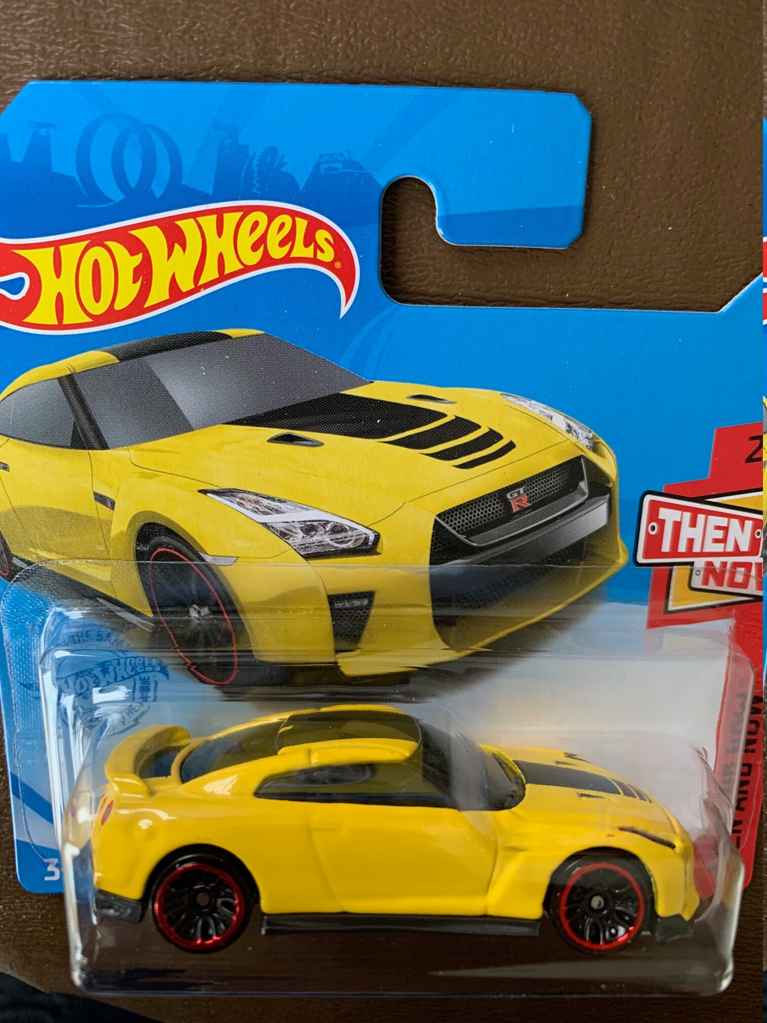 ホットウィール　17 NISSAN GT-R (R35) Amazon.com: Hot Wheels id '17 Nissan GT-R (R35) {Factory