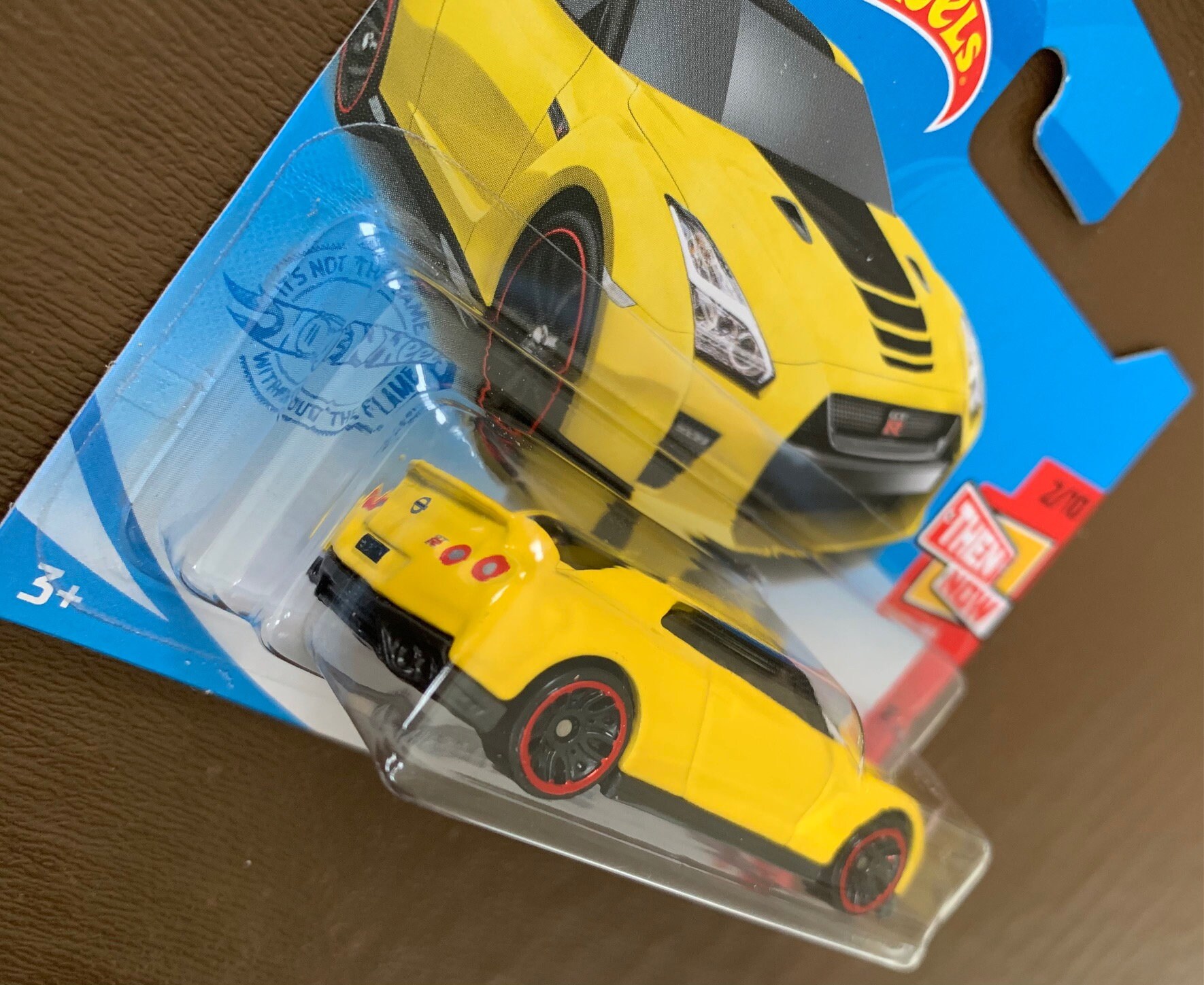 Hot Wheels '17 Nissan Skyline GT-R (r35)-yellow Short Card