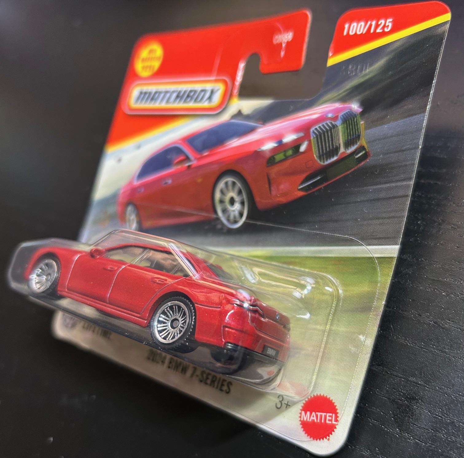 マッチボックス 2024 BMW 7-Series 1/64 ミニカー 新金型 Matchbox 2024 -BMW 7-series-red With Black Interior-short