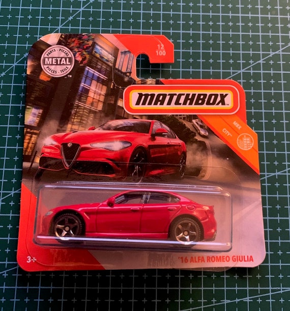 Carrinho De Ferro Matchbox 2016 Alfa Romeo Giulia Hot Wheels