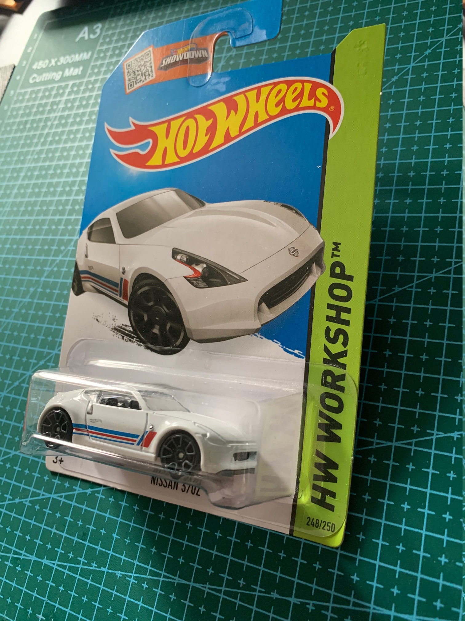 Hot Wheels Nissan 370Z Diecast Car - White, Workshop Series 249/250 (1:64 Scale)