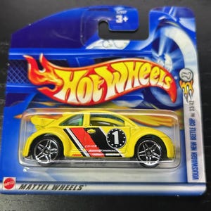 Hot Wheels Volkswagen New Beetle Cup Gelb mit Überrollkäfig 2002 Erstauflagen Kurzkarte schwer zu finden Sammler Miniatur Modell 1/64