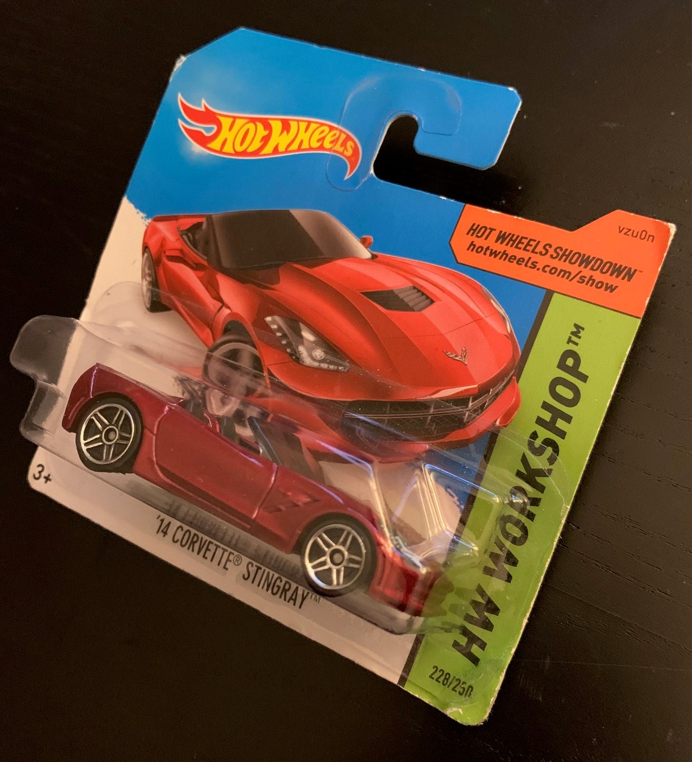 Hot Wheels 2014 Chevrolet C7 Corvette Stingray-red With Black