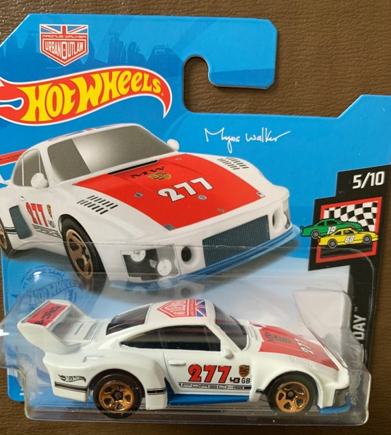 ホットウィール ポルシェ 935-マグナス ウォーカー-ホワイト ゴールド