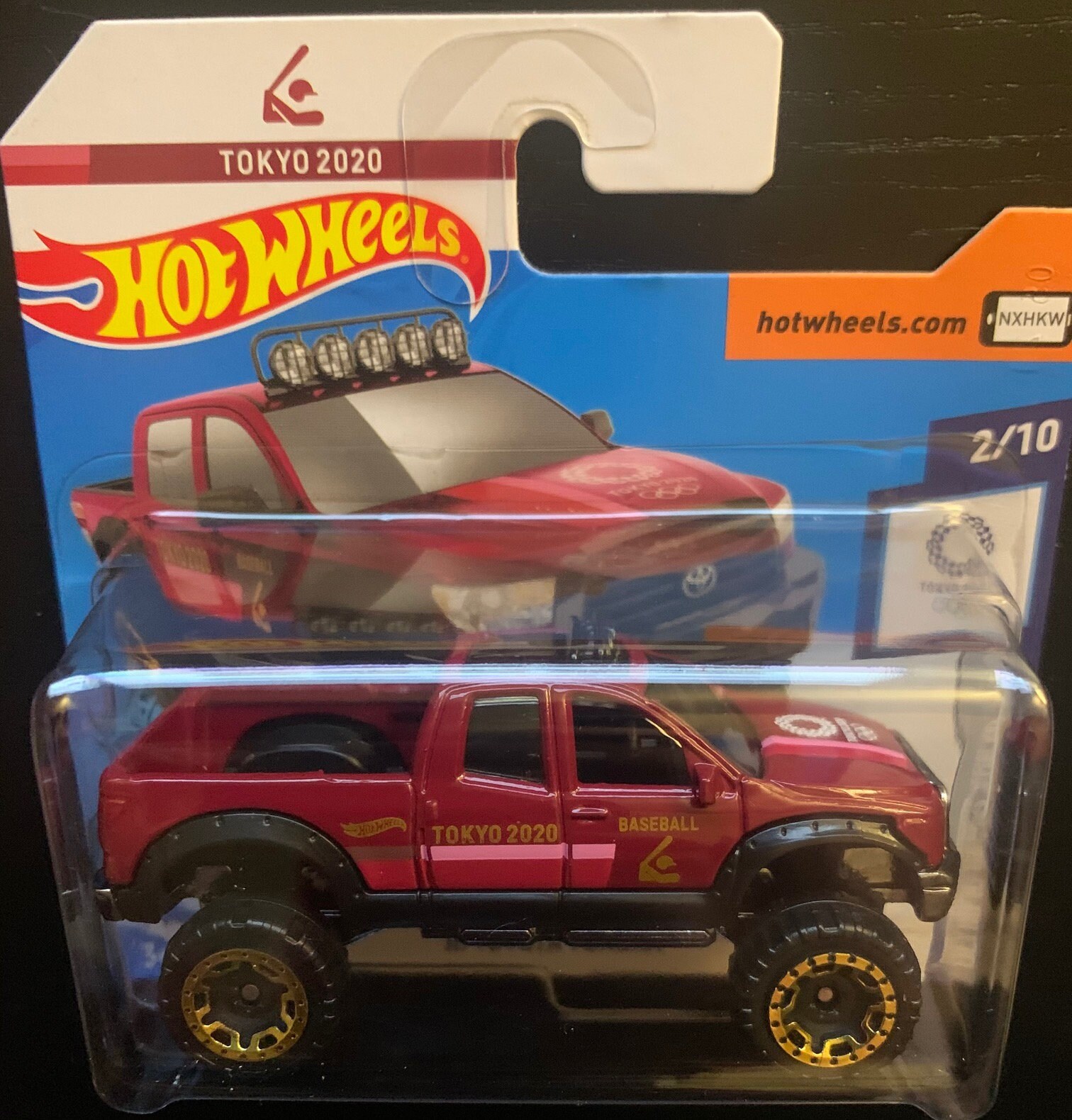 Hot Wheels 2010 Toyota Tundra-red-olympic Games Tokyo 2020