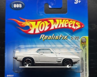 Hot Wheels Red Edition #3/12 Target Exclusive 2017 - Pontiac Firebird 77 1/64