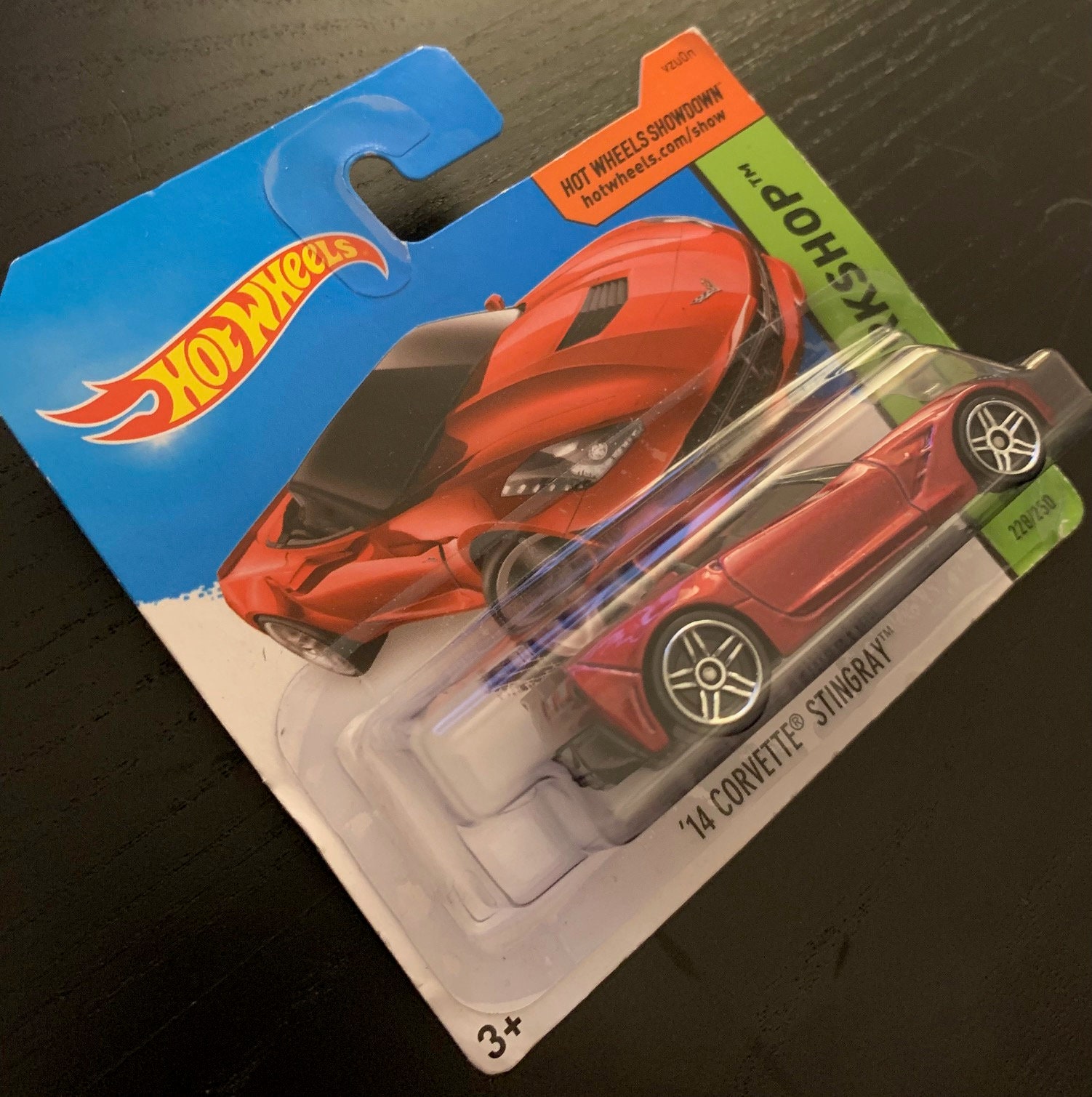 Hot Wheels 2014 Chevrolet C7 Corvette Stingray-red With Black