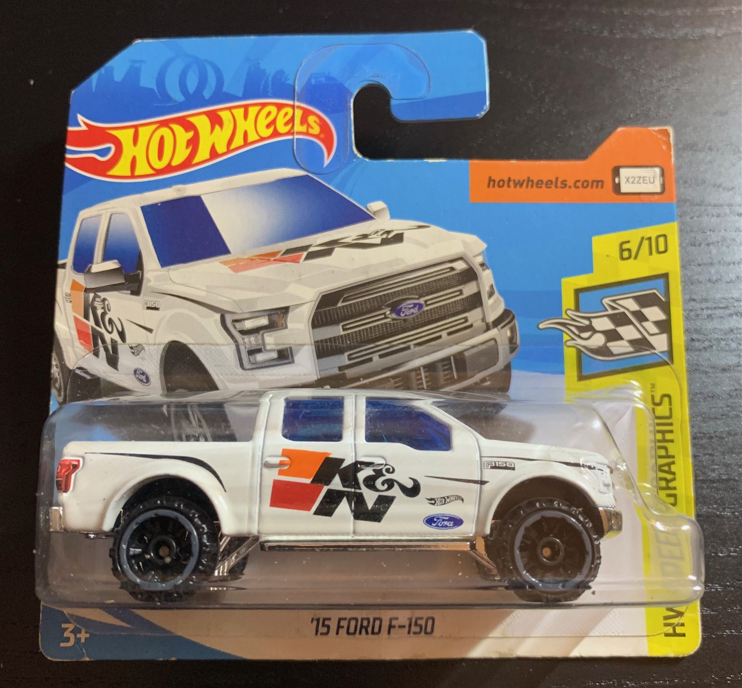 ホットウィール 2015 フォード F-150 - ホワイトとブラックのホイール