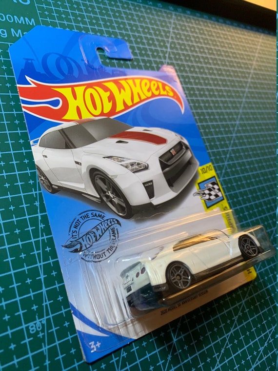 Hot Wheels 2017 Nissan GT-R (R35)- 2020 Model 50th Anniversary
