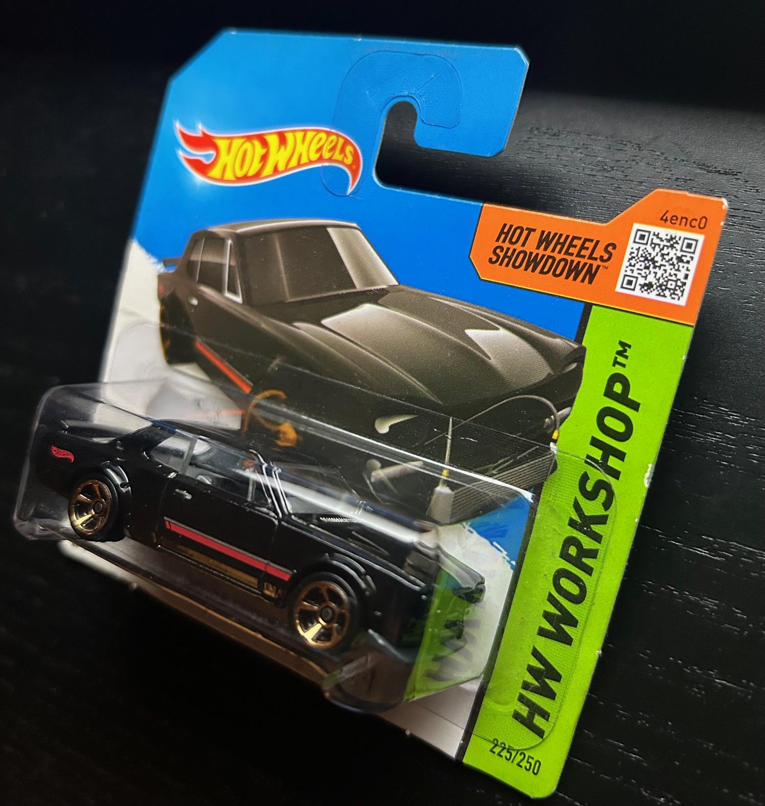 Hot Wheels Nissan Skyline H/T 2000GT-X - Black With Gold Wheels