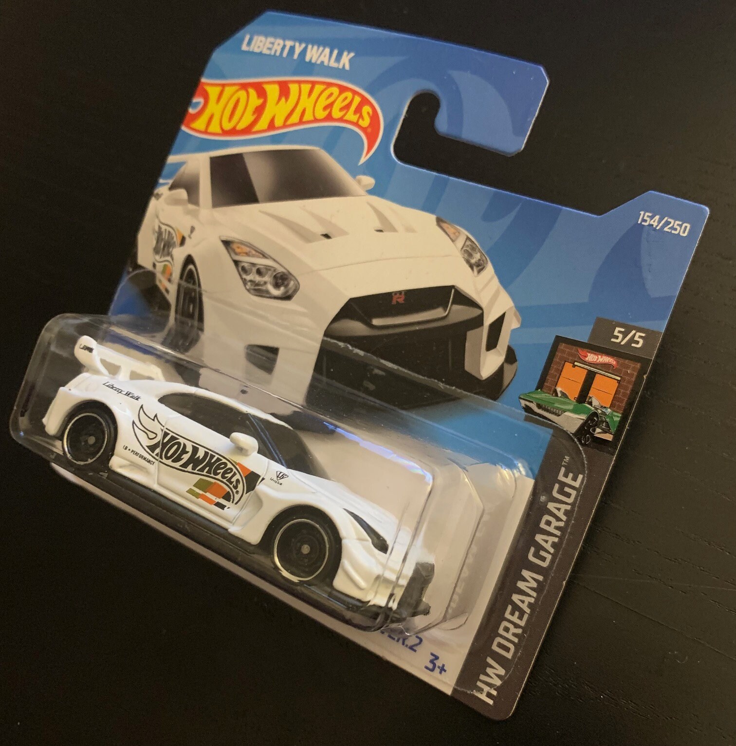 Hot Wheels Liberty Walk-silhouette Works GT Nissan 35GT-RR -white
