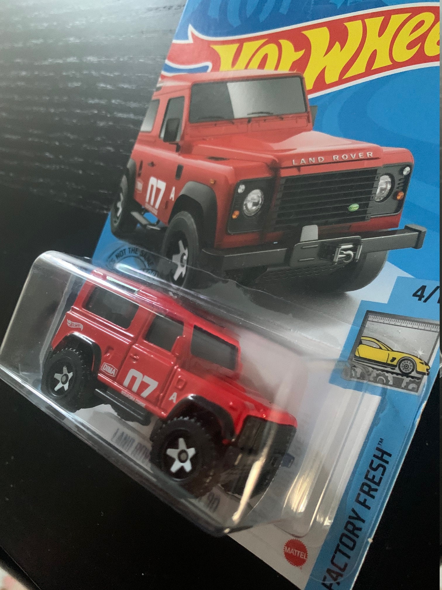 ホットウィール ランドローバー ディフェンダー 90 - レッド