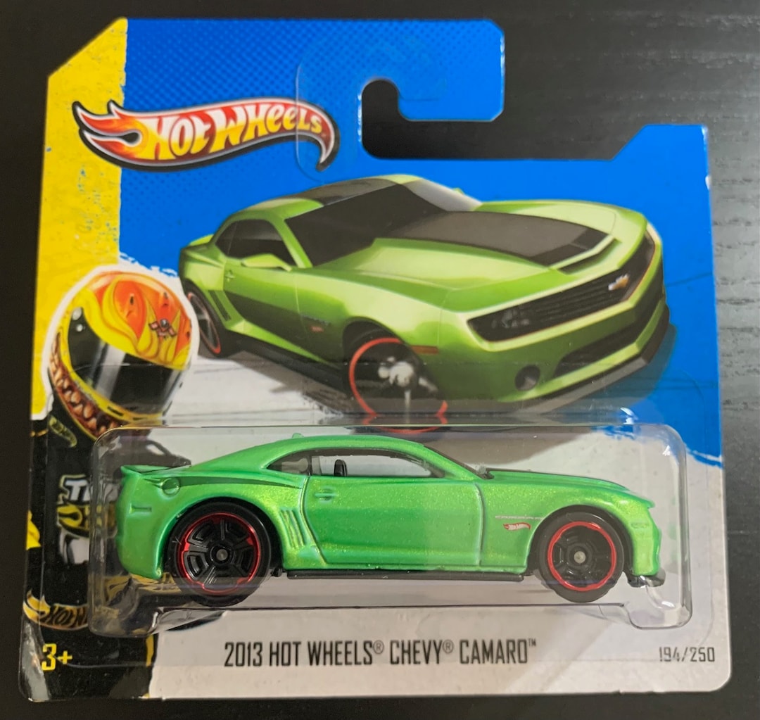 Hot Wheels 2013 Chevrolet Camaro -green With Black Stripe-2013 HW