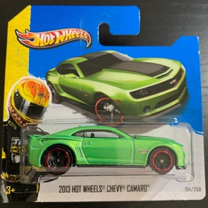 Hot Wheels 2013 Chevrolet Camaro -green With Black Stripe-2013 HW