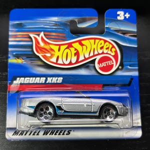 Hot Wheels Jaguar XK8 - Silber Mit Blauem Interieur - Kurze Karte - Schwer zu finden Sammler Miniatur Modell 1/64