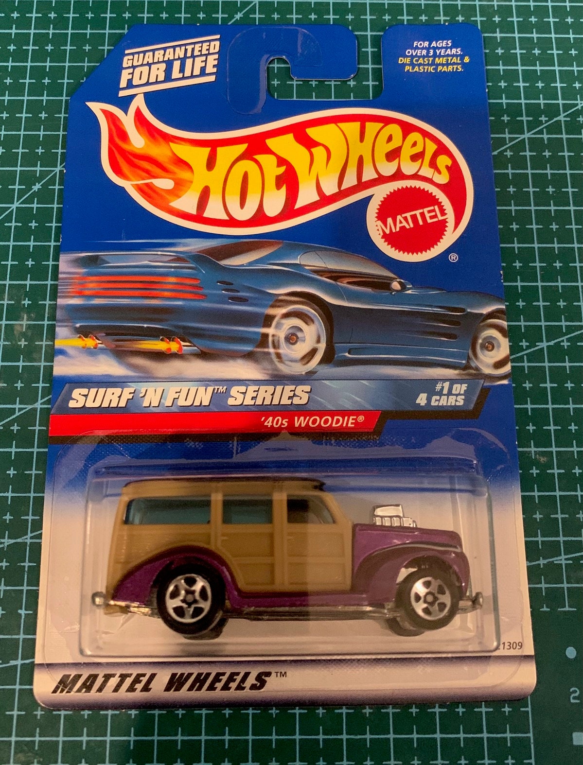 Hot Wheels Classics Série 1 - 1940's Woodie, échelle 1/64, Blister Fermé, Occasion (carte Peut être Abîmée)