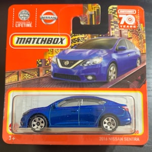 Matchbox 2015 Nissan Sentra-Azul con interior gris-Tarjeta corta -Difícil de encontrar Coleccionista Miniatura Modelo 1/64