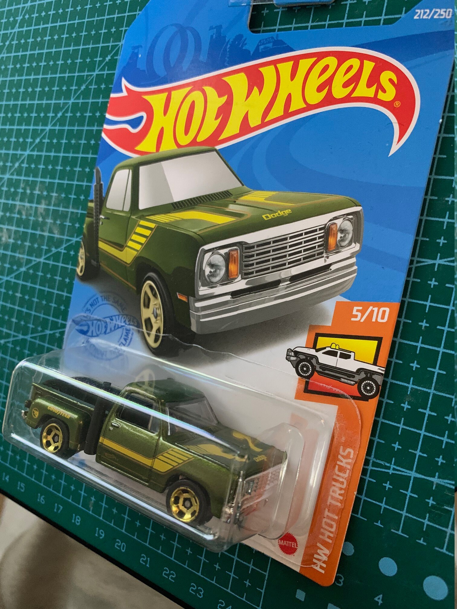 Hot Wheels 1978 Dodge Lil Red Express Truck-green With Yellow