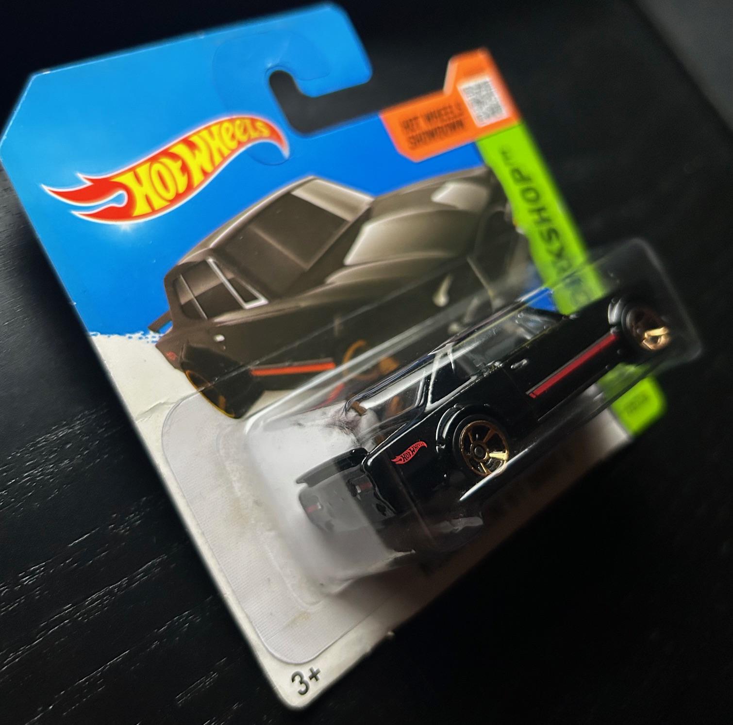 Hot Wheels Nissan Skyline H/T 2000GT-X - Black With Gold Wheels