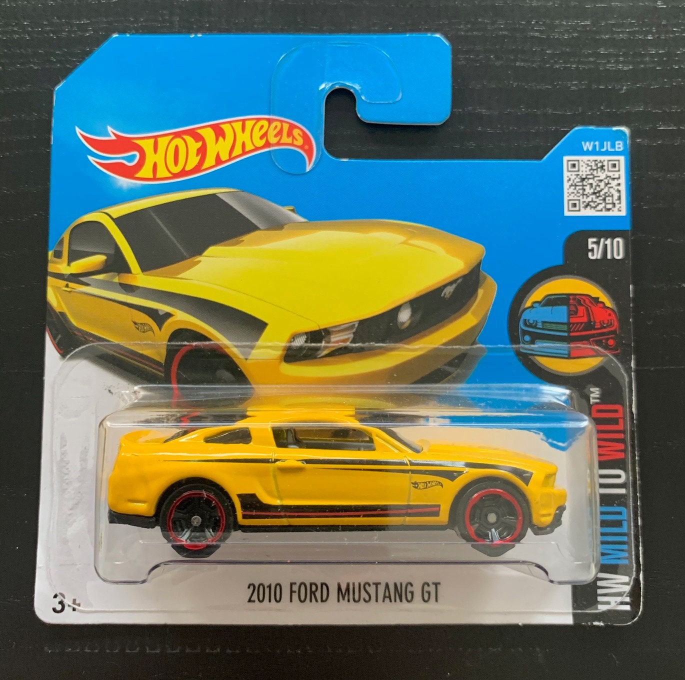 Hot Wheels 2010 Ford Mustang Gt yellow With Black Interior short