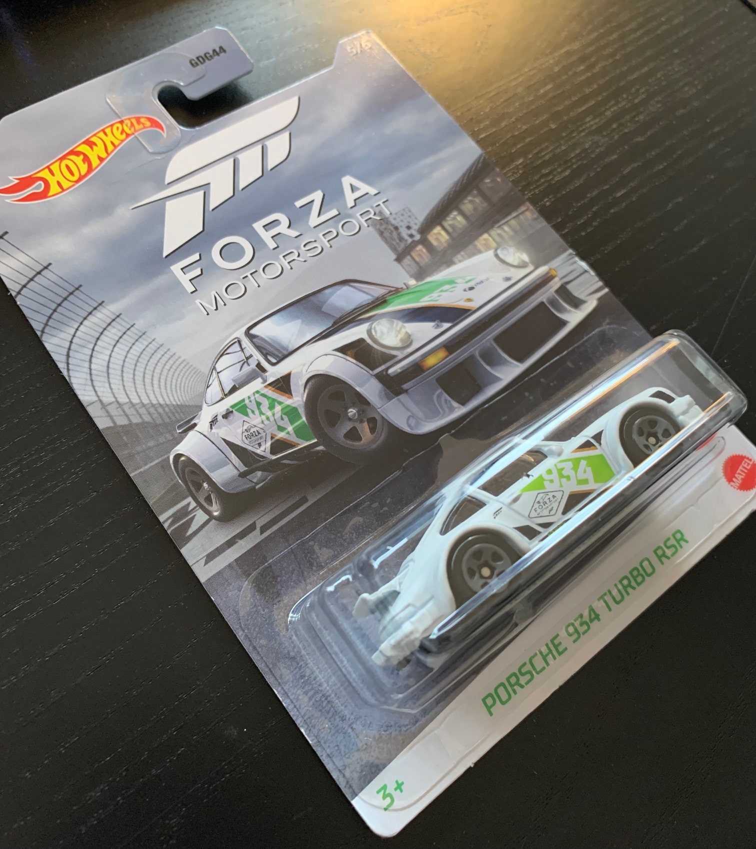 ホットウィール ポルシェ 934 ターボ RSR - ホワイト、ブラック