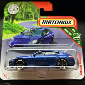 Matchbox 2010 Porsche Panamera - blauw met bruin interieur - korte kaart - moeilijk te vinden verzamelaarsminiatuurmodel 1/64