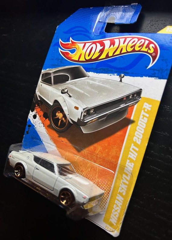 Hot Wheels Nissan Skyline 2000 GT-R -white With Black Interior
