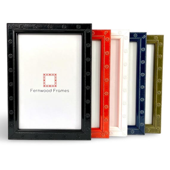 Embossed Flower Picture Frame: Vintage Style Photo Display